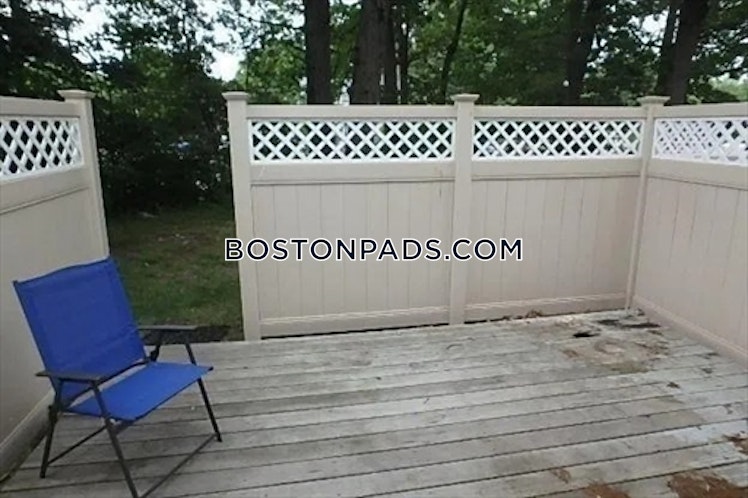 Village Hill Ln., Natick