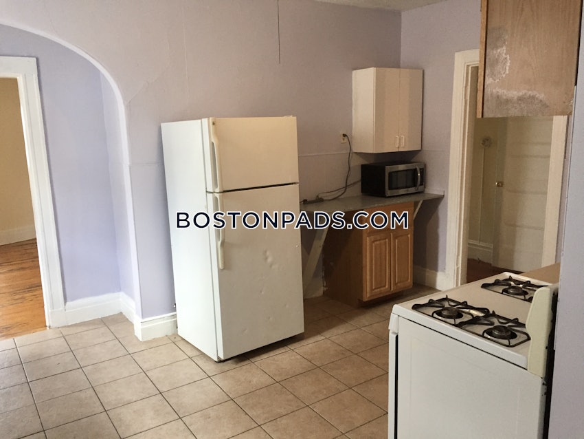 BROOKLINE- BOSTON UNIVERSITY - 4 Beds, 1 Bath - Image 5