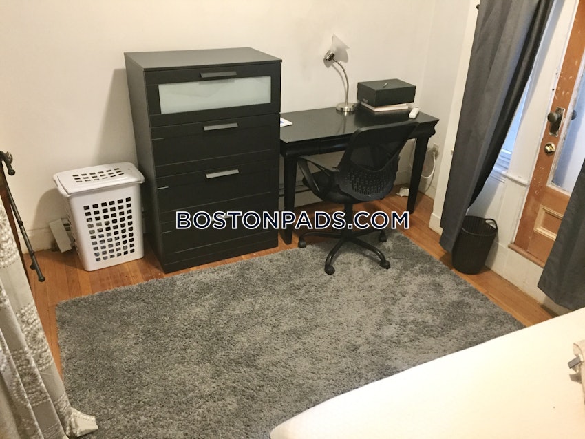 BROOKLINE- BOSTON UNIVERSITY - 4 Beds, 2 Baths - Image 10