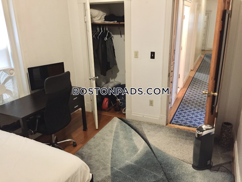 BROOKLINE- BOSTON UNIVERSITY - 4 Beds, 2 Baths - Image 9