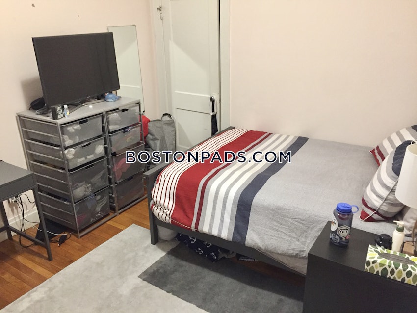 BROOKLINE- BOSTON UNIVERSITY - 4 Beds, 2 Baths - Image 3