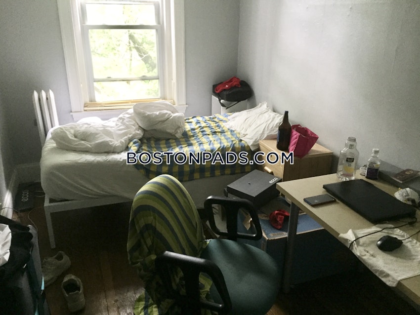 BROOKLINE- BOSTON UNIVERSITY - 4 Beds, 1 Bath - Image 22