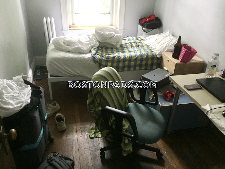 BROOKLINE- BOSTON UNIVERSITY - 4 Beds, 1 Bath - Image 21