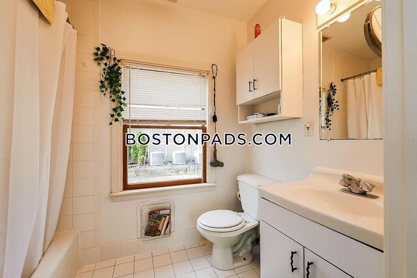 BROOKLINE- WASHINGTON SQUARE - 2 Beds, 1 Bath - Image 11