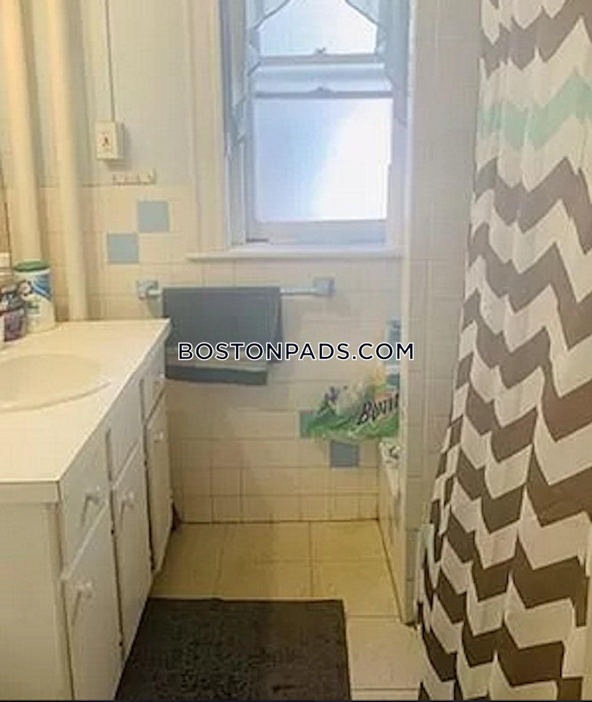 BROOKLINE- LONGWOOD AREA - 3 Beds, 1 Bath - Image 27