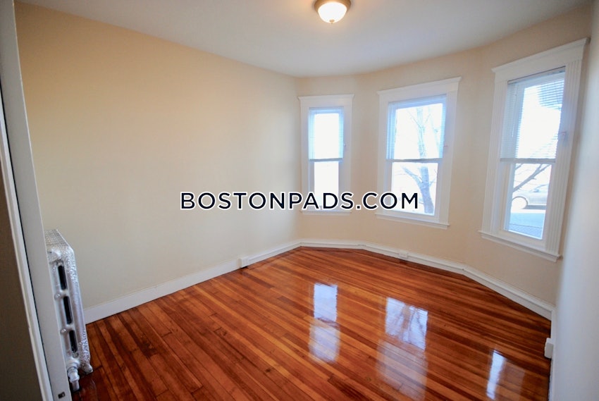 BOSTON - DORCHESTER - UPHAMS CORNER - 3 Beds, 1.5 Baths - Image 4