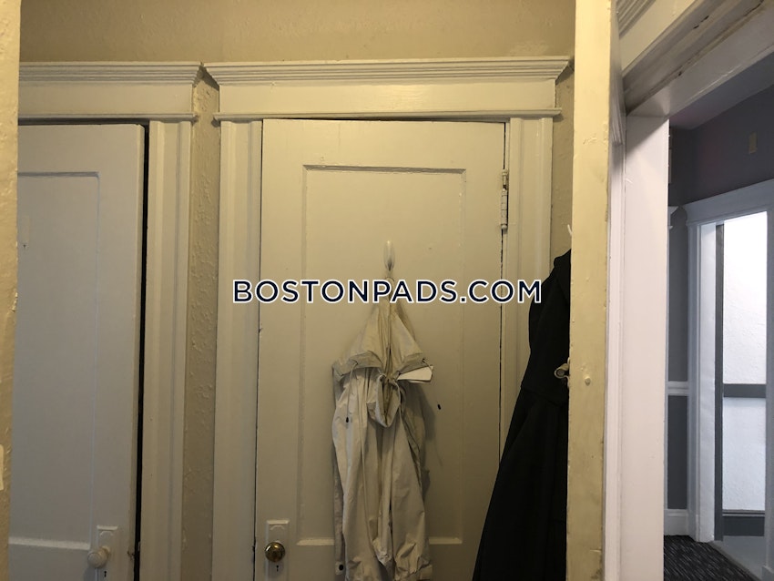 BOSTON - BRIGHTON - OAK SQUARE - 1 Bed, 1 Bath - Image 1