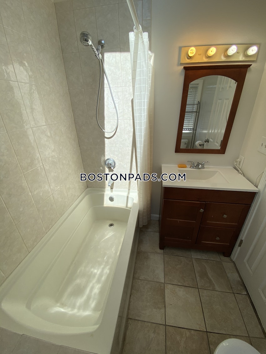 NEWTON - NEWTON HIGHLANDS - 4 Beds, 2 Baths - Image 54