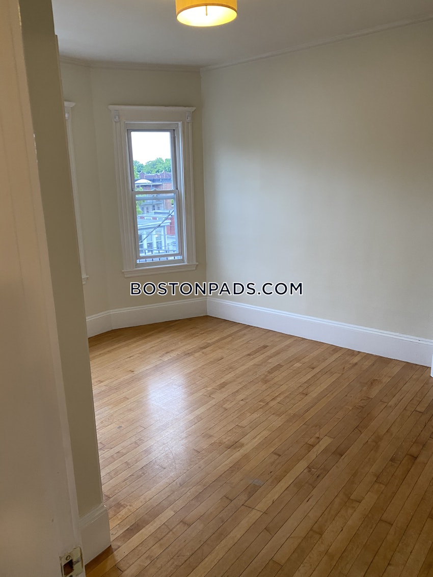 BOSTON - ALLSTON - 4 Beds, 2 Baths - Image 11