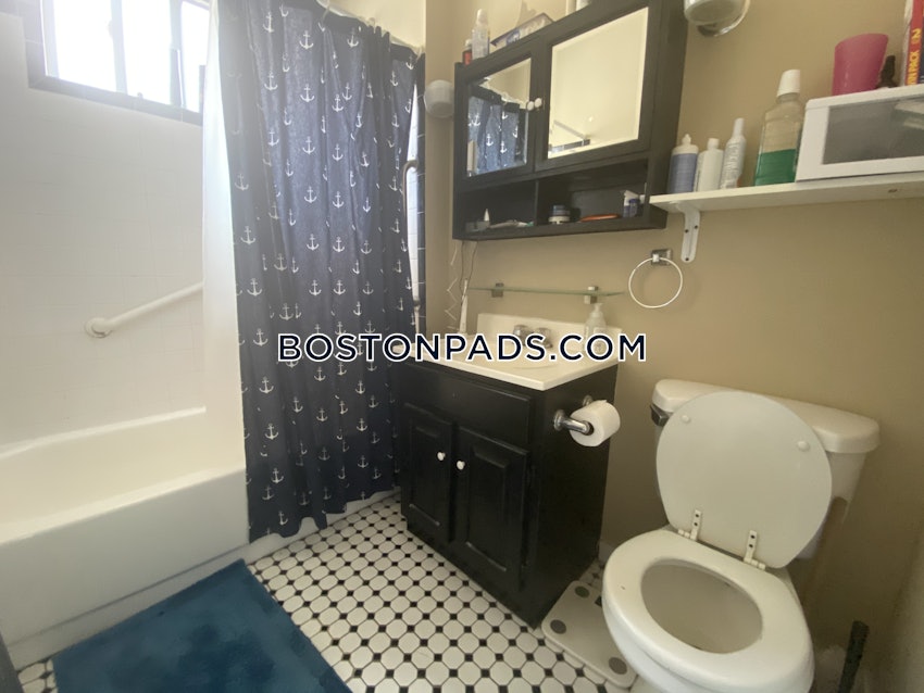 MEDFORD - TUFTS - 3 Beds, 2 Baths - Image 20