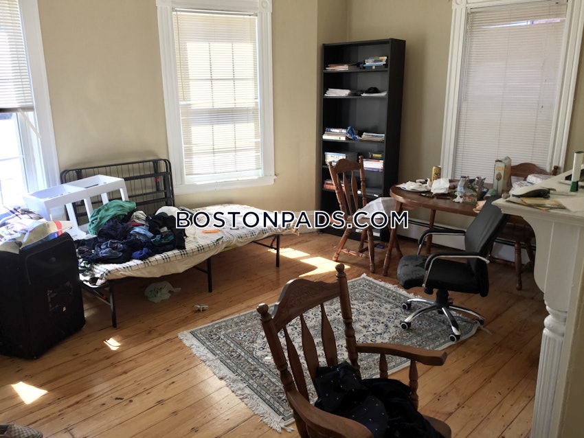 BOSTON - MISSION HILL - 4 Beds, 1 Bath - Image 2