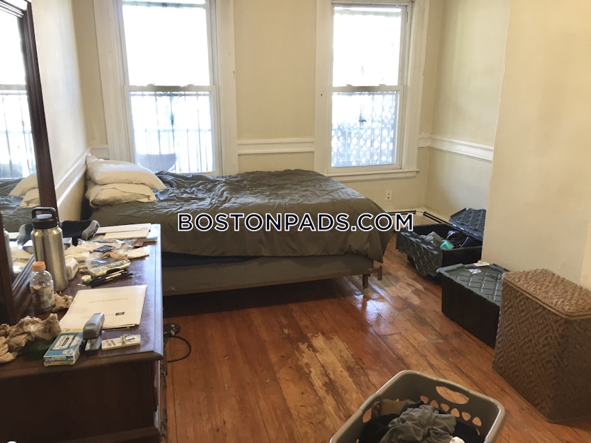 BOSTON - MISSION HILL - 4 Beds, 1 Bath - Image 19