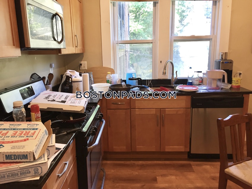 BOSTON - MISSION HILL - 4 Beds, 1 Bath - Image 9