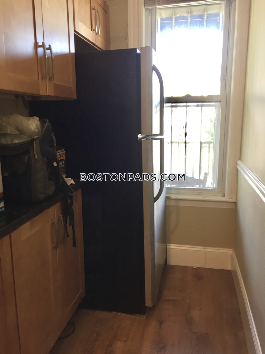 BOSTON - MISSION HILL - 4 Beds, 1 Bath - Image 13