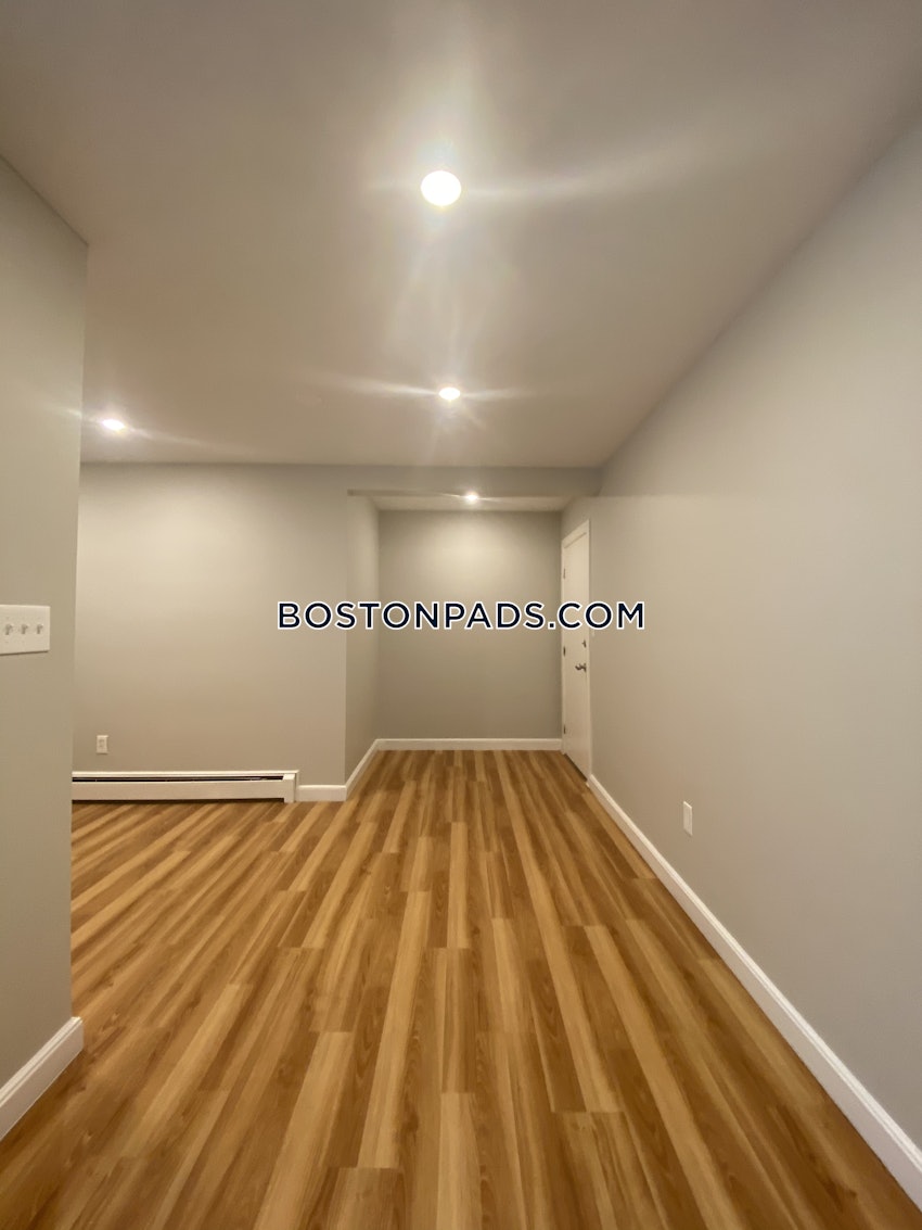 BOSTON - BRIGHTON - OAK SQUARE - 1 Bed, 1 Bath - Image 5