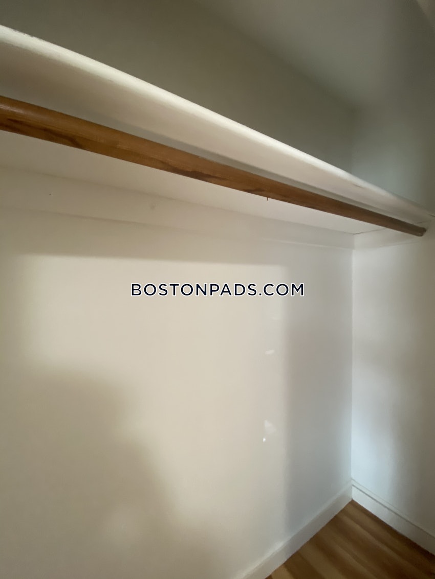BOSTON - BRIGHTON - OAK SQUARE - 1 Bed, 1 Bath - Image 3