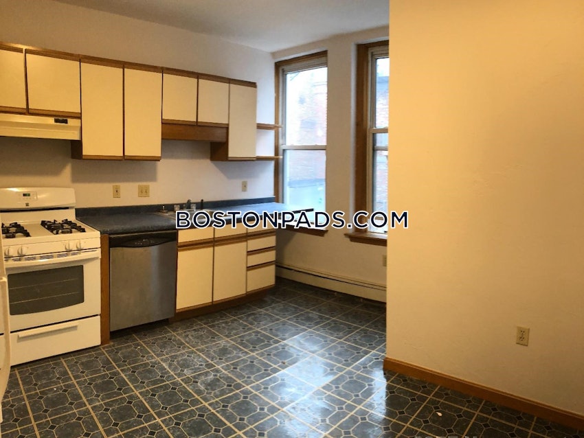 BOSTON - NORTH END - 4 Beds, 1 Bath - Image 2