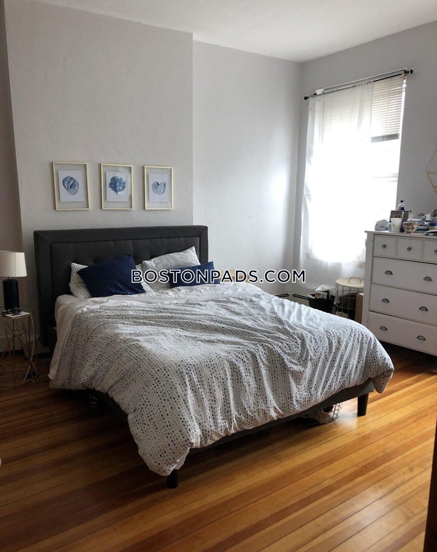 BOSTON - NORTH END - 4 Beds, 1 Bath - Image 10