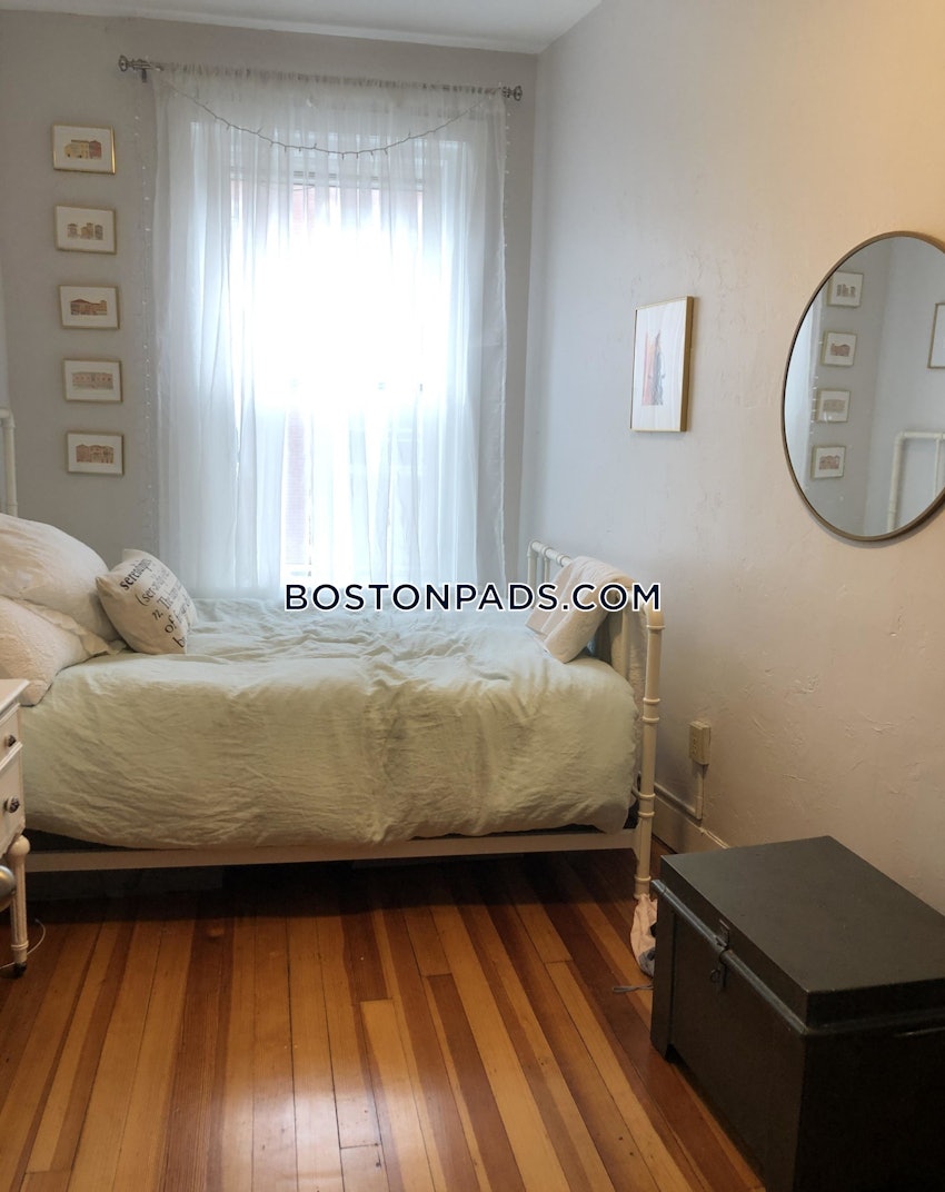 BOSTON - NORTH END - 4 Beds, 1 Bath - Image 3