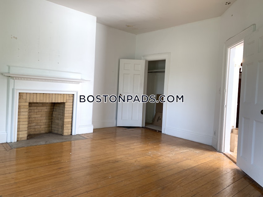 BROOKLINE- WASHINGTON SQUARE - 4 Beds, 3.5 Baths - Image 9