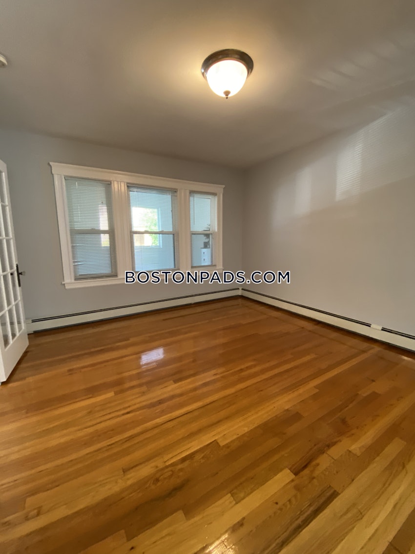 EVERETT - 3 Beds, 1 Bath - Image 9