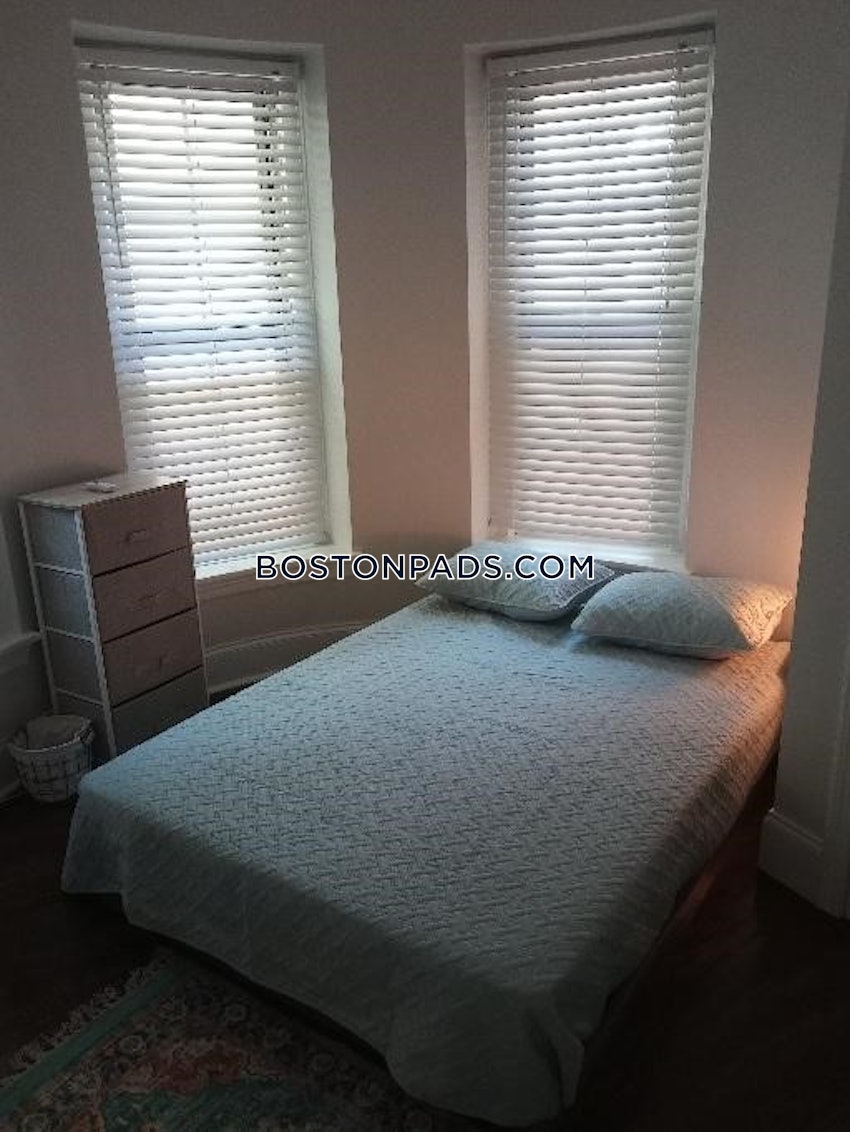 BOSTON - BACK BAY - 3 Beds, 1 Bath - Image 5