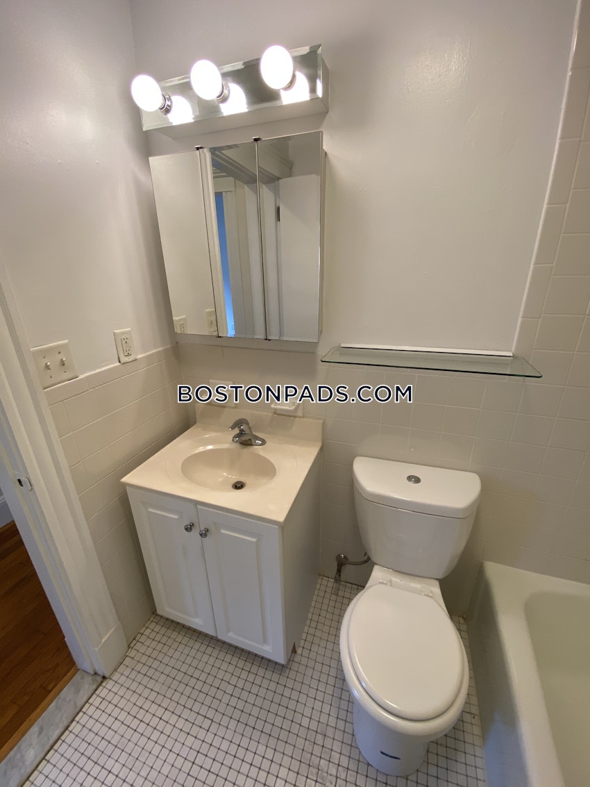 CAMBRIDGE - HARVARD SQUARE - 1 Bed, 1 Bath - Image 16