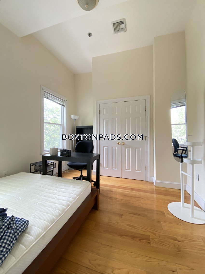 CAMBRIDGE - CENTRAL SQUARE/CAMBRIDGEPORT - 4 Beds, 2 Baths - Image 6