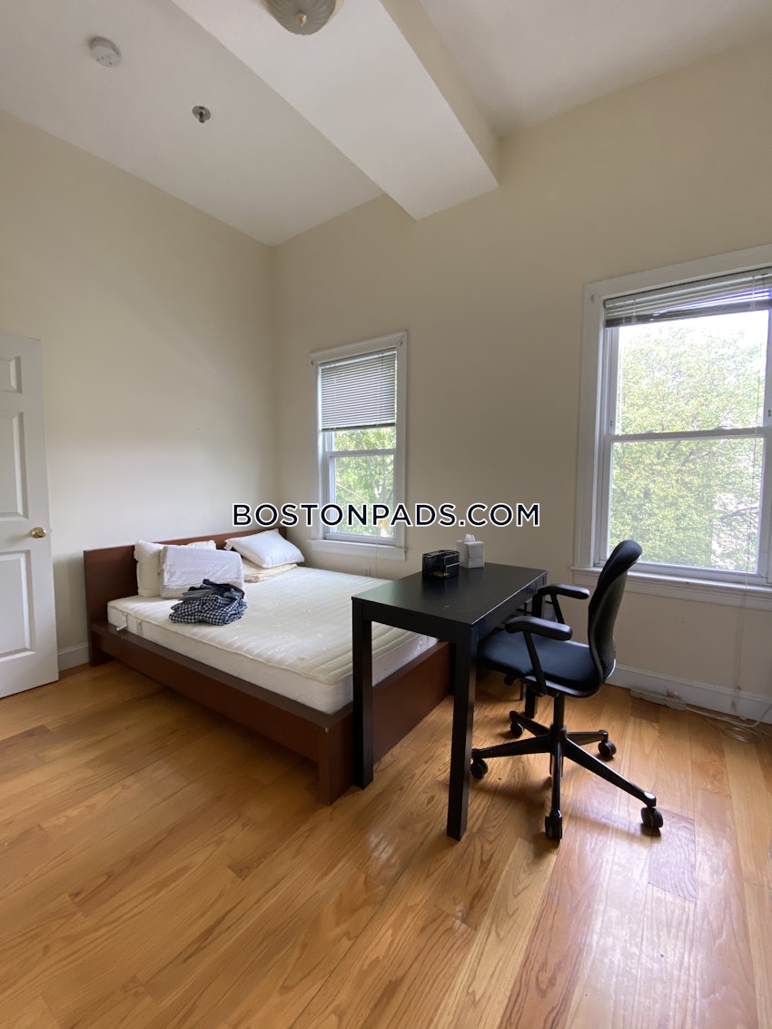 CAMBRIDGE - CENTRAL SQUARE/CAMBRIDGEPORT - 4 Beds, 2 Baths - Image 3