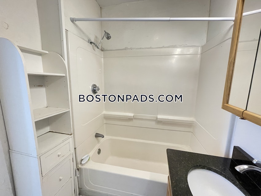 BOSTON - CHARLESTOWN - 3 Beds, 1 Bath - Image 14