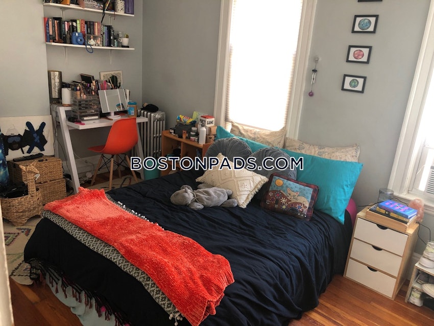 SOMERVILLE - TUFTS - 5 Beds, 2 Baths - Image 5