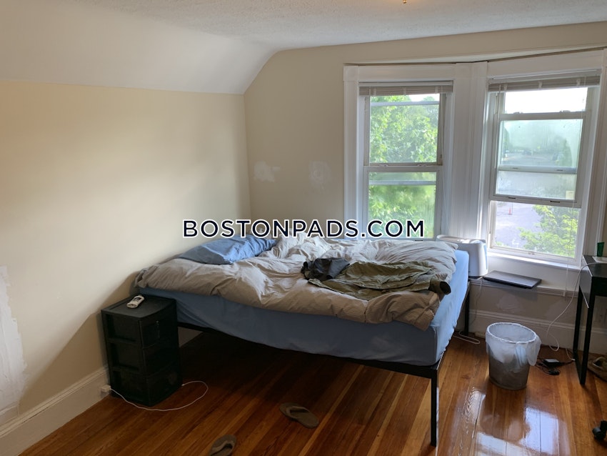 SOMERVILLE - TUFTS - 4 Beds, 2 Baths - Image 10