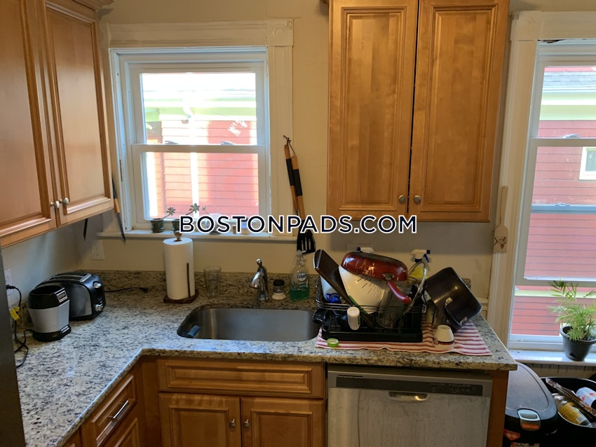 SOMERVILLE - TUFTS - 4 Beds, 2 Baths - Image 4