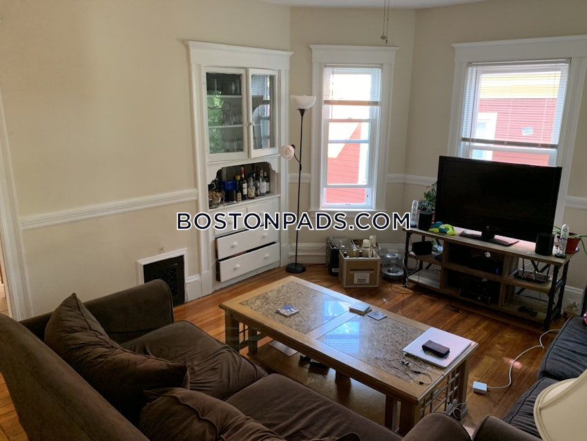 SOMERVILLE - TUFTS - 4 Beds, 2 Baths - Image 8