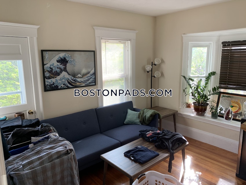 SOMERVILLE - TUFTS - 4 Beds, 2 Baths - Image 9