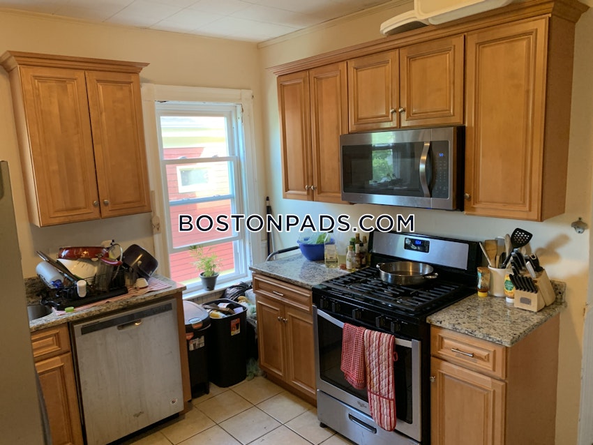 SOMERVILLE - TUFTS - 4 Beds, 2 Baths - Image 3