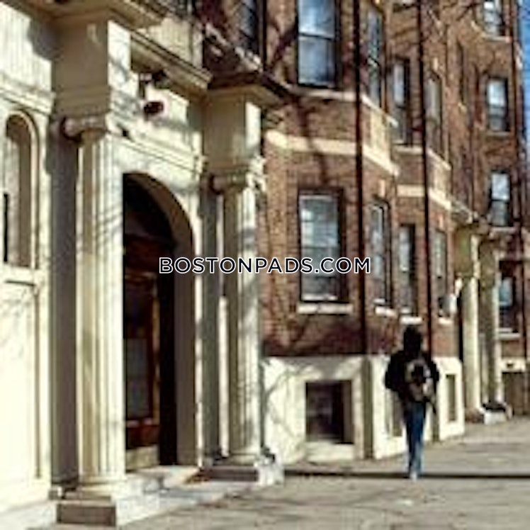 Commonwealth Ave., Boston