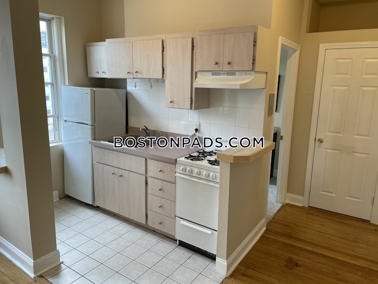 Commonwealth Ave., Boston