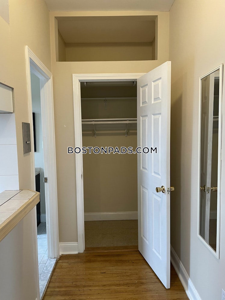 Commonwealth Ave., Boston