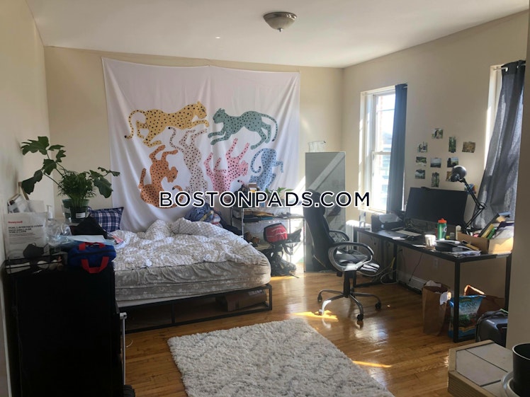 Commonwealth Ave., Boston