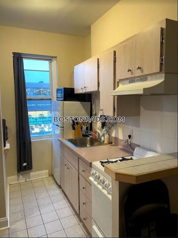 Commonwealth Ave., Boston