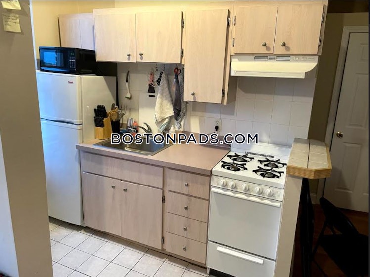 Commonwealth Ave., Boston