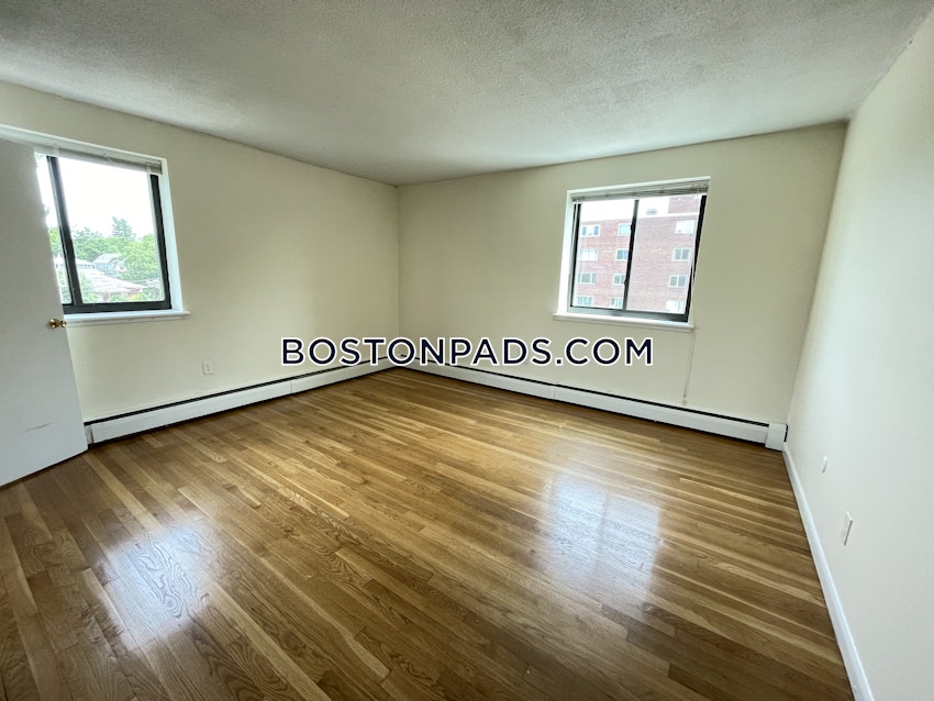 CAMBRIDGE - MT. AUBURN/BRATTLE/ FRESH POND - 2 Beds, 1 Bath - Image 4