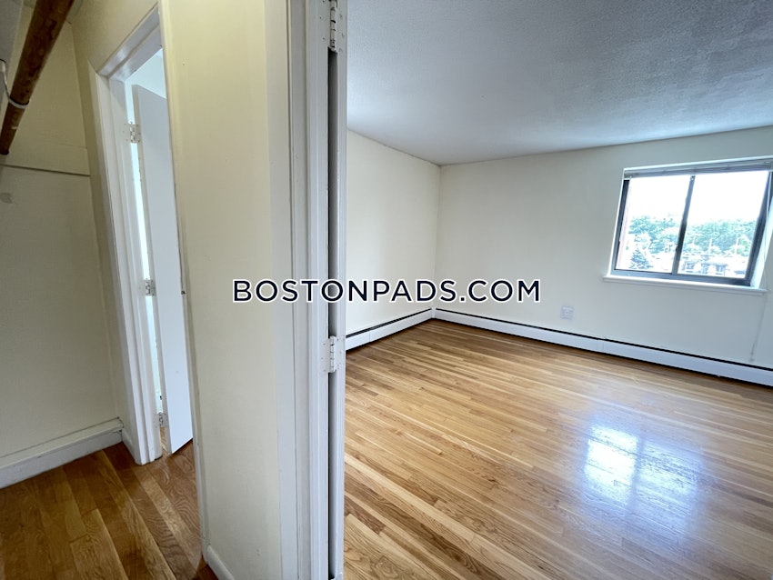 CAMBRIDGE - MT. AUBURN/BRATTLE/ FRESH POND - 2 Beds, 1 Bath - Image 3