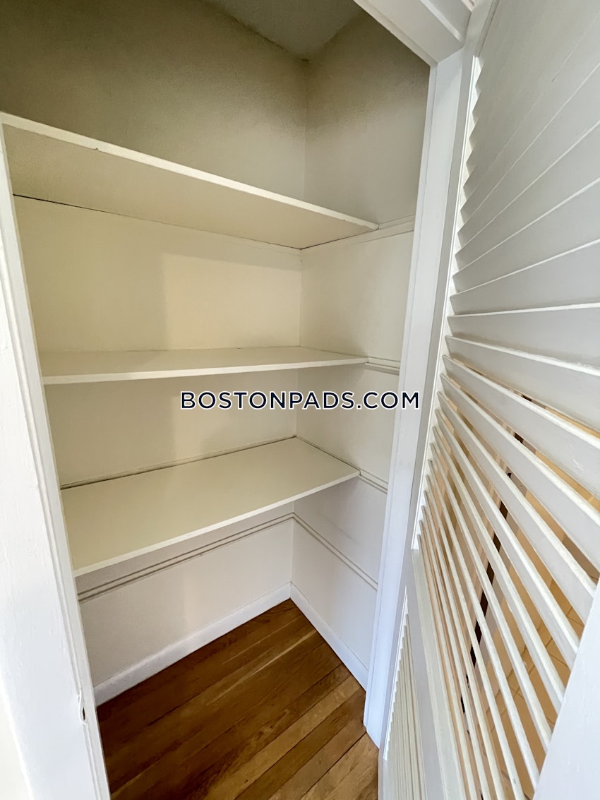 CAMBRIDGE - MT. AUBURN/BRATTLE/ FRESH POND - 2 Beds, 1 Bath - Image 2