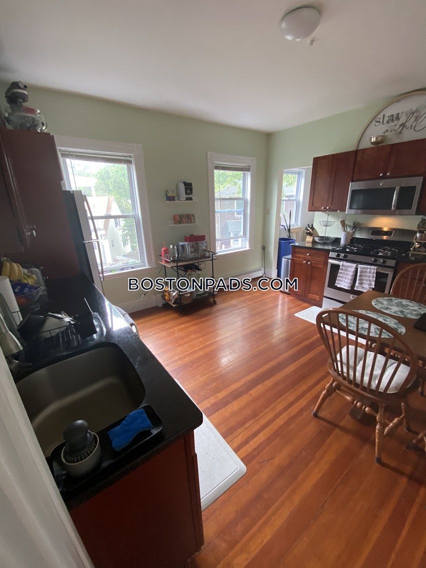 BROOKLINE - CHESTNUT HILL - 5 Beds, 1 Bath - Image 6