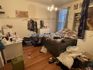 Boston - 5 Beds, 2 Baths