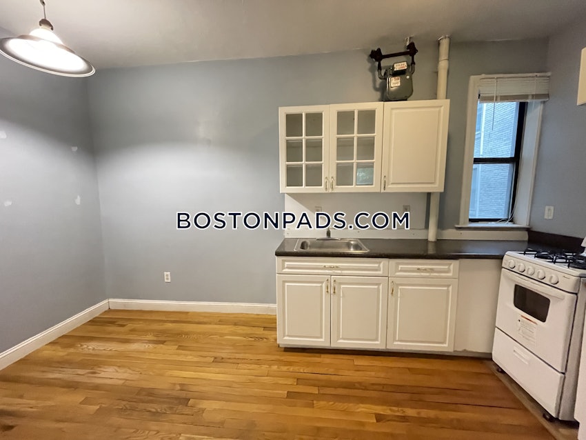 BOSTON - FENWAY/KENMORE - 1 Bed, 1 Bath - Image 6