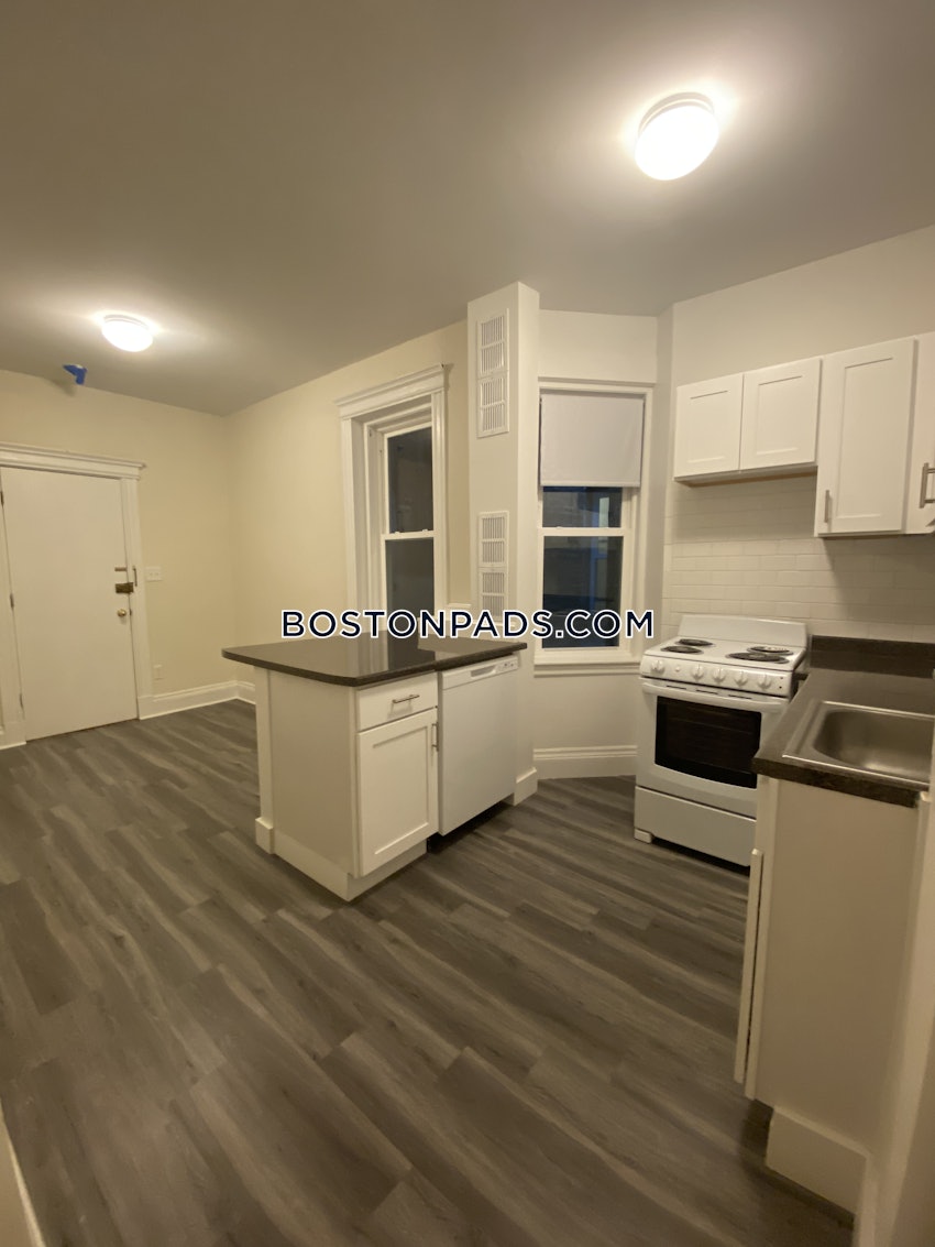 BROOKLINE - CLEVELAND CIRCLE - 2 Beds, 1 Bath - Image 1