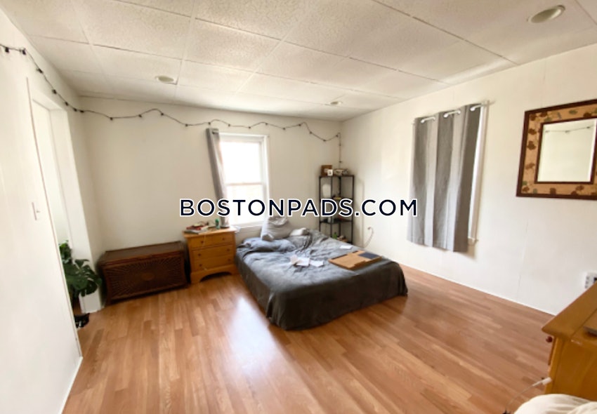 BOSTON - DORCHESTER/SOUTH BOSTON BORDER - 2 Beds, 1 Bath - Image 2